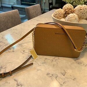 Michael Kors NWT Jet Set Crossbody - MSRP $228